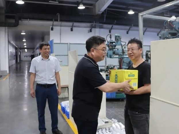 高溫下的牽掛！湖南航天開展夏送清涼...